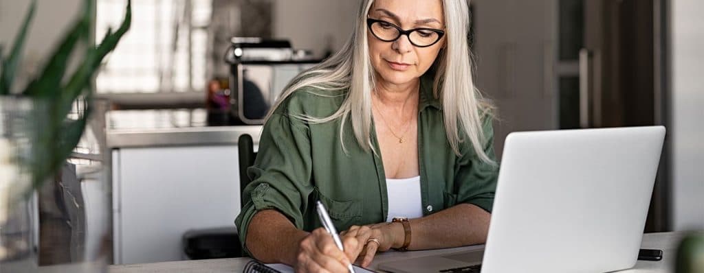 Woman Changing her will online