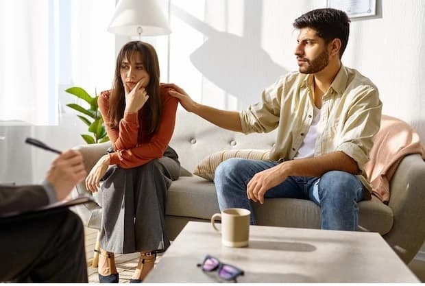 Couple-cant-find-a-lost-will Husband consoling wife because she can't find a lost will