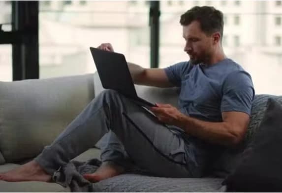 Man-using-best-free-online-template-for-making-a-will.-1 Man searching online for Best Free Will Template Program