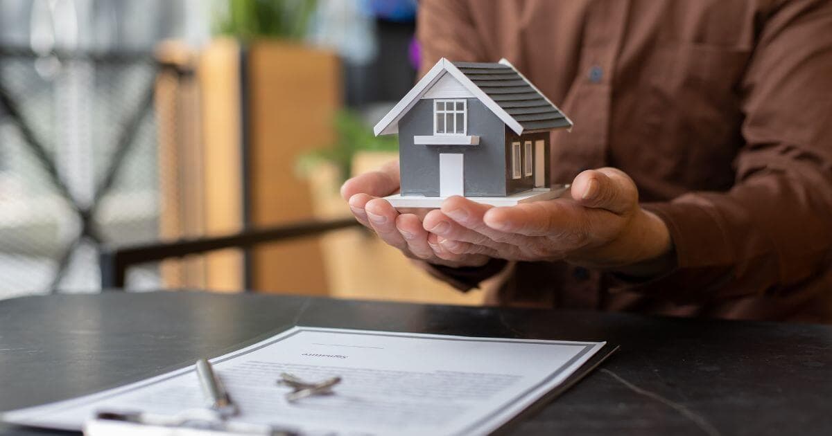 California Inheritance Law: With or Without a Will California Inheritance Law illustration showing a family home, estate documents, and property transfer after death.